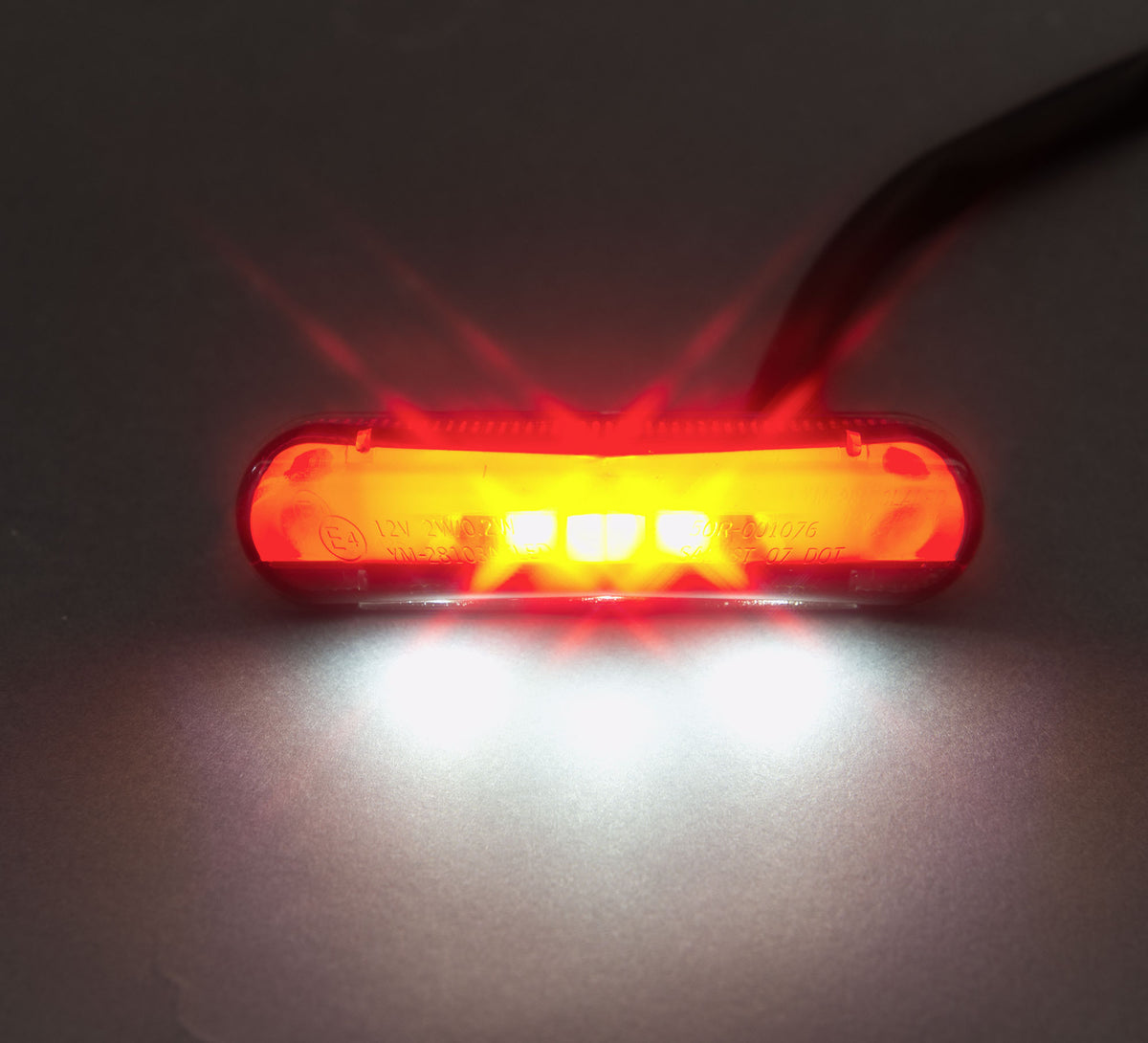 Stop LED Roșu Triunghiular Louis - Iluminare Placă Număr, E-aprobat