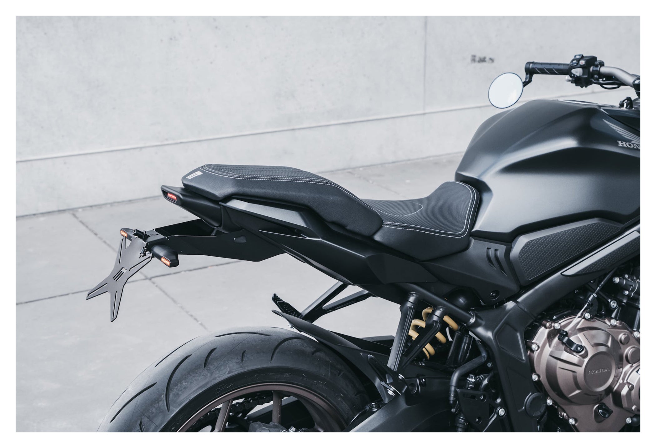 Stop Spate cu Semnalizare MOTOISM Heck CB650R - Design Clean LED
