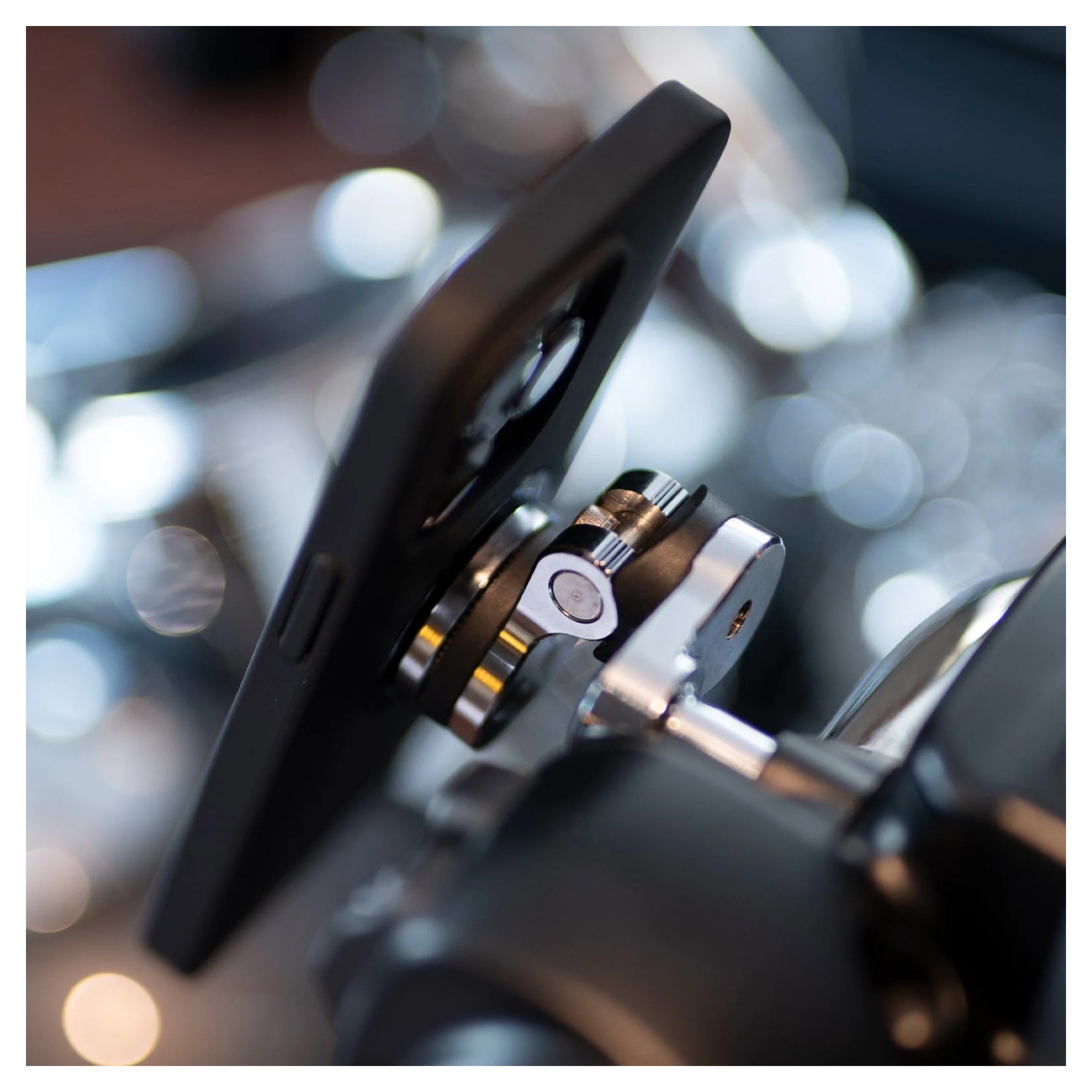 Suport Telefon Moto SP Connect Clutch Mount Pro Chrome - Rotativ, Anti-vibrații