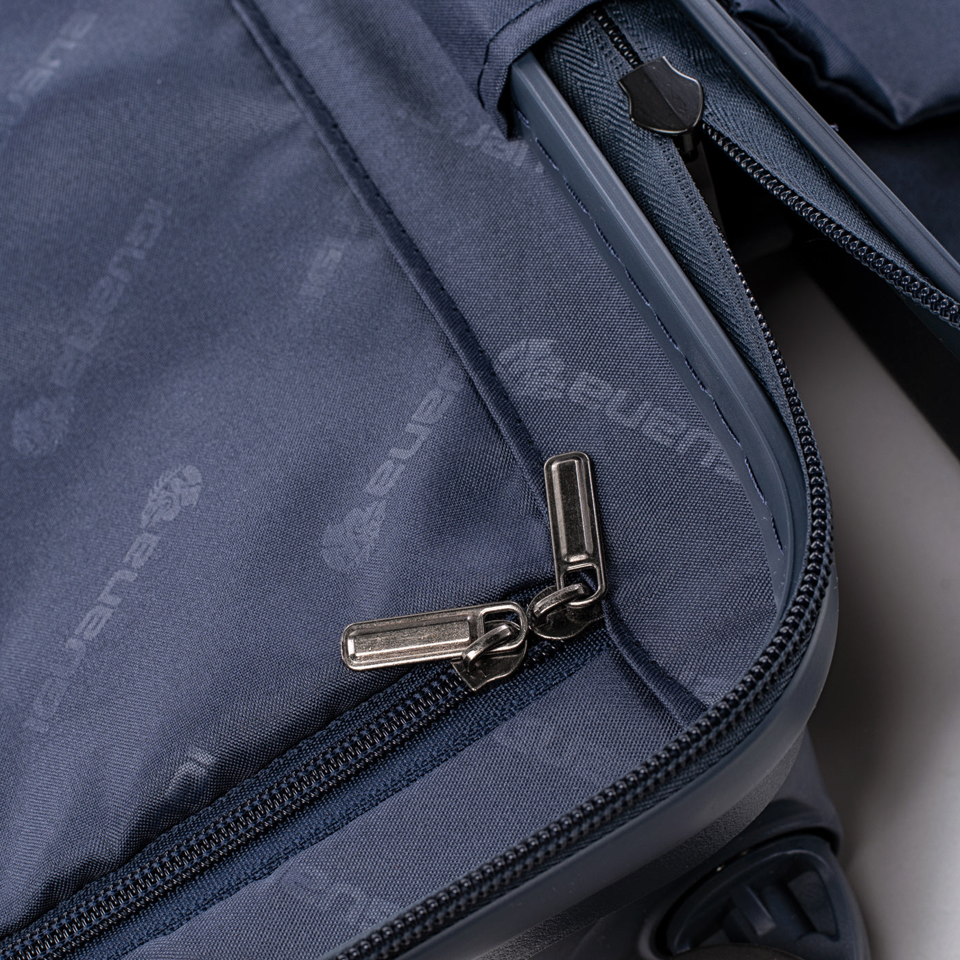 Troler Hardshell SYDNEY 60 IGUANA - 60L, Roți Spinner, Blocare TSA - 10