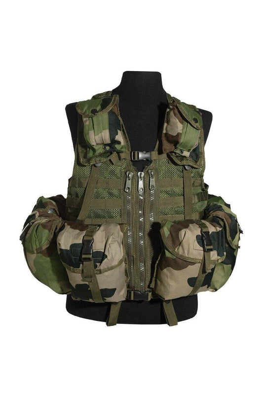 Vestă Tactică CCE CAMO Modulară cu 8 Buzunare – Funcționalitate și Camuflaj