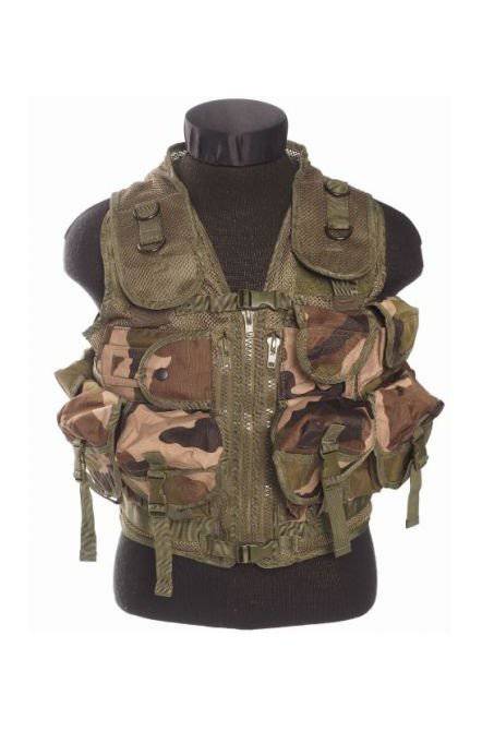 Vestă Tactică CCE Camouflage cu 9 Buzunare – Funcționalitate și Durabilitate în Camuflaj Milita