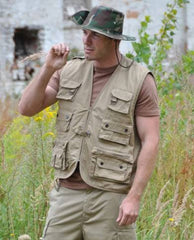 Vestă Vânătoare & Pescuit Khaki – Utilitate și Camuflaj Natural